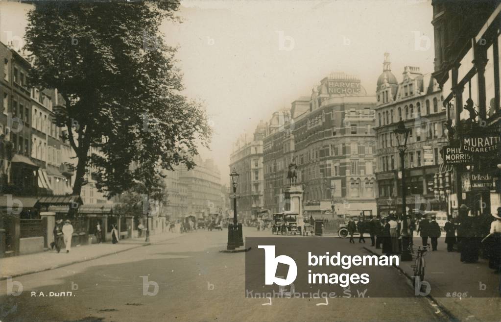 "Knightsbridge" di English Photographer