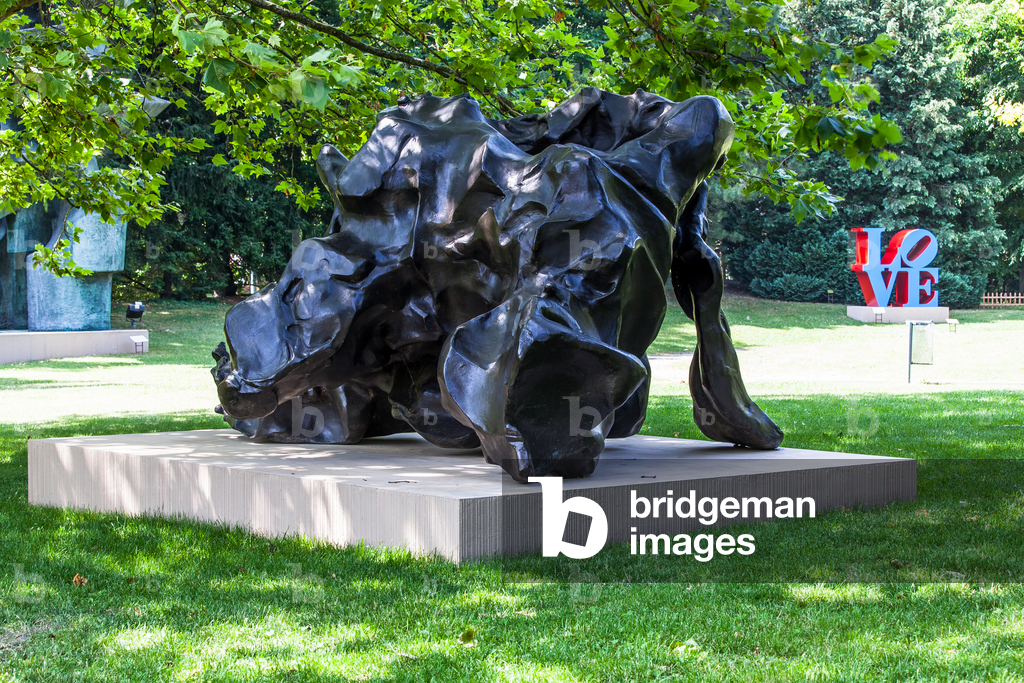 Reclining figure (bronze)