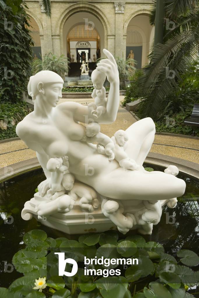 "Water Mother von Bildhauer Kai Nielsen"