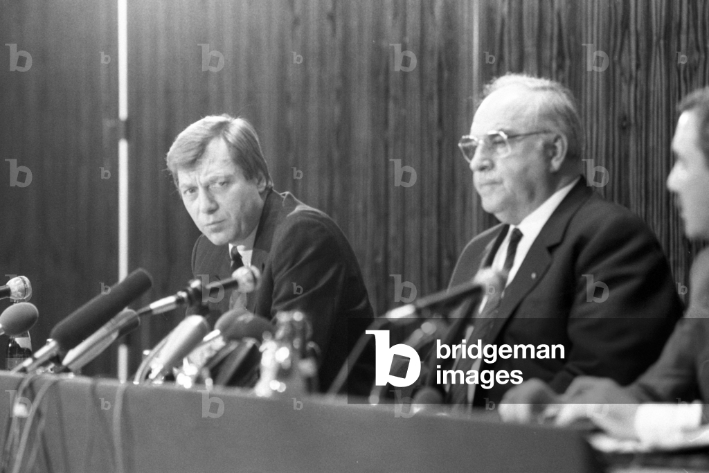 Bundeskanzler Helmut Kohl (Deutschland CDU) und Eberhard Diepgen (l., Deutschland CDU Regierender …, 1989 (pho