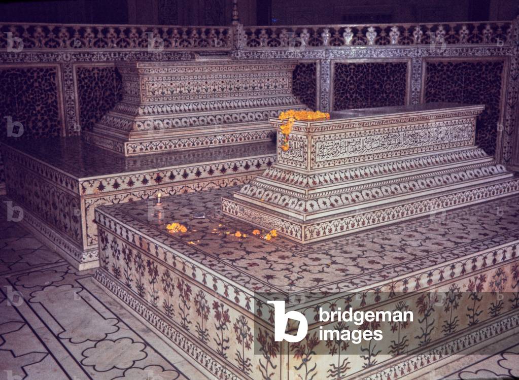 Image Of Cenotaph Of Mumtaz Mahal Interior The Taj Mahal Agra India