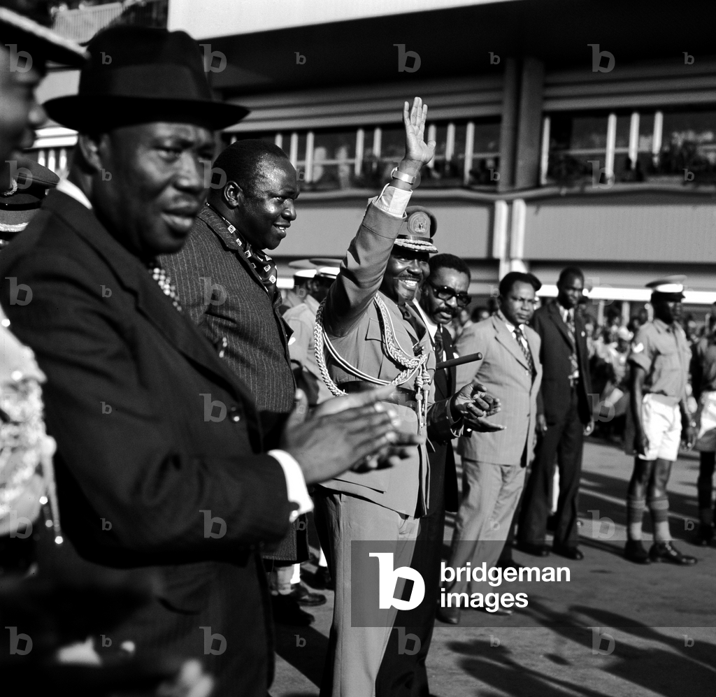 Bild von Fotografie "Yakubu Gowon von Nigeria nimmt die Grüße des Volkes entgegen" 2010