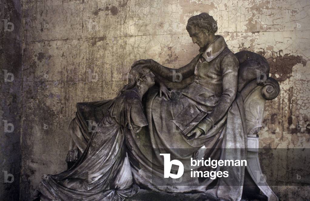 Monumento classico a Robert William Siever, Kensal Green Cemetery, Londra, Inghilterra (foto)