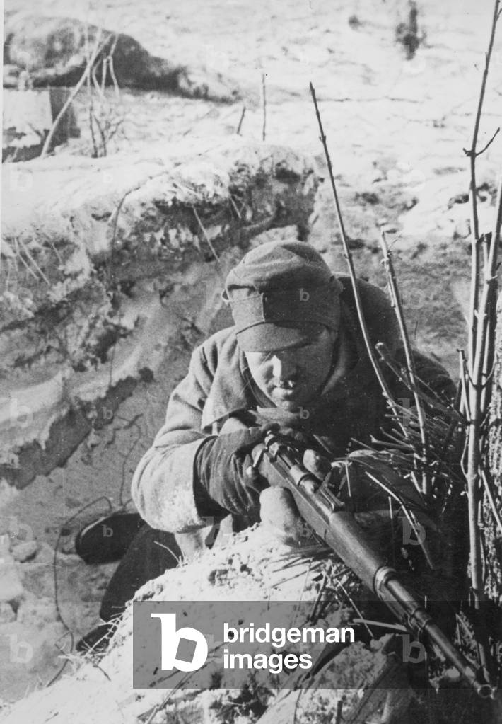Image of Nazi German soldier on the Eastern front, 1943 (b/w photo)