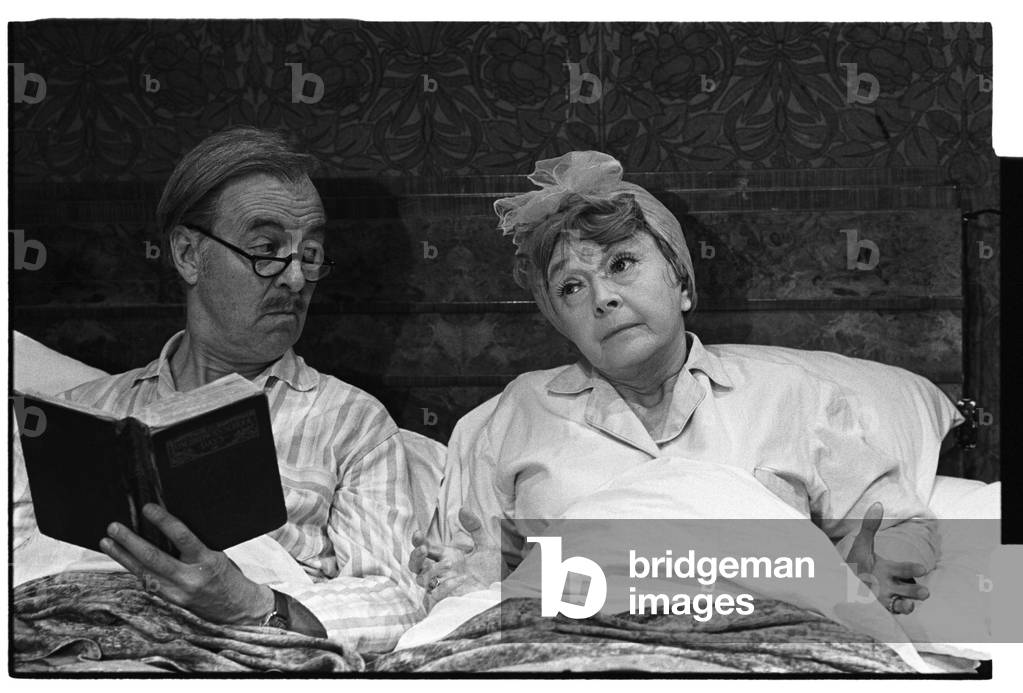 Image de Photographie représentant Farce de la chambre à coucher par John Haynes, b/w