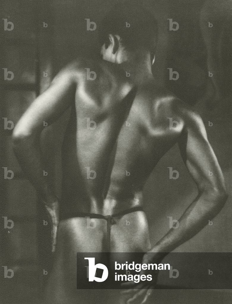 Rückseite einer Jugend (s/w Foto)