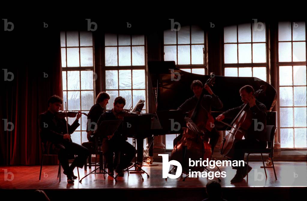 Quartet in performance with by Laurie Lewis