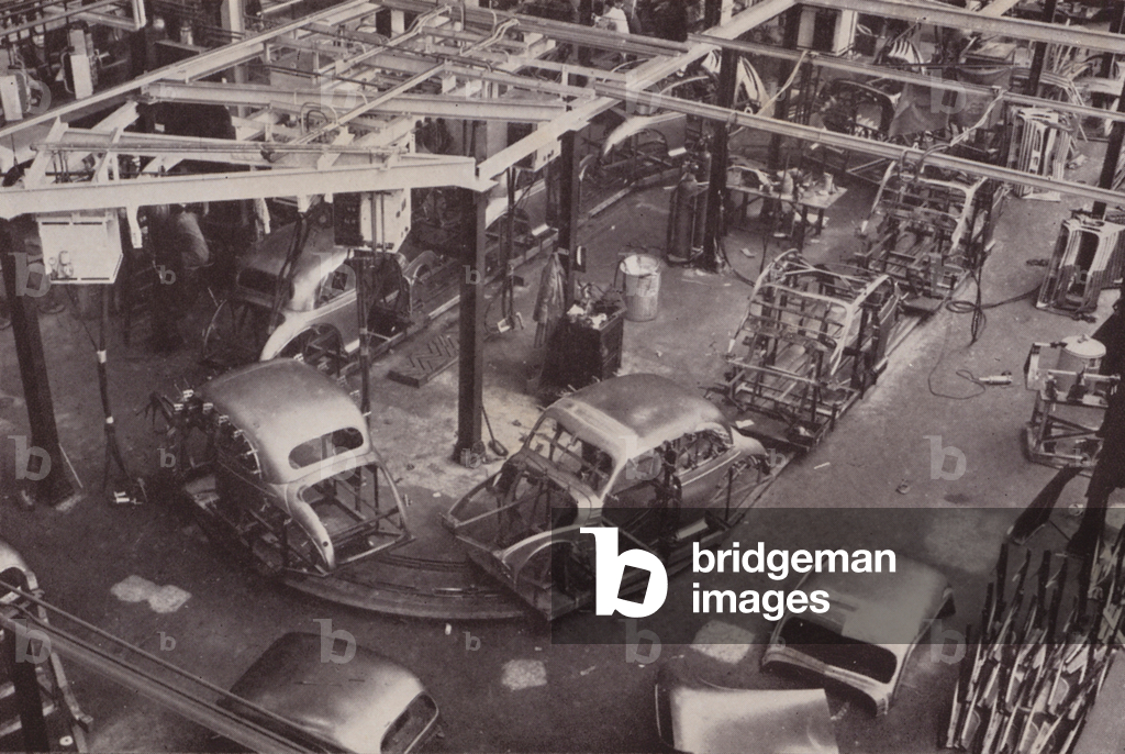 Bild von Fotografie "Ein Gleis für die Karosserievormontage in einer der Nuffield-Autofabriken (s/w-Foto)" 190