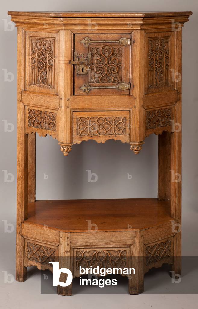 Credenza mobile C. Credenza per sala da pranzo. XIV secolo (?).