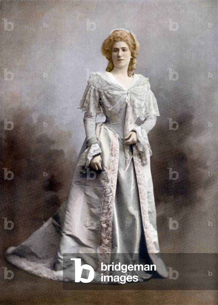 Immagine di Fotografia "La comica francese Blanche Dufrene nei panni di Maria Antonietta nell'opera teatrale «