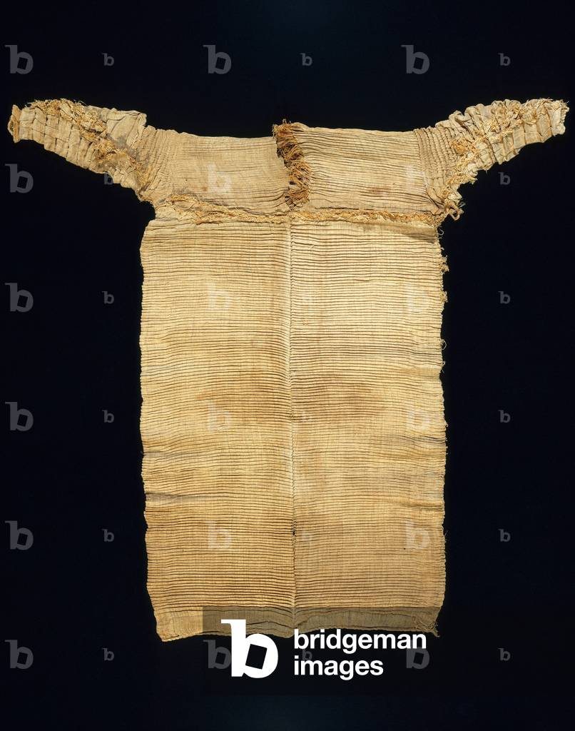 Image of Pleated linen dress, Old Kingdom, Dynasty 6, 2323-2150 B.C. (linen) by Egyptian 6th Dynasty (c.2350-2200 BC) Image of Pleated linen dress, Old Kingdom, Dynasty 6, 2323-2150 B.C. (linen) by Egyptian 6th Dynasty (c.2350-2200 BC)