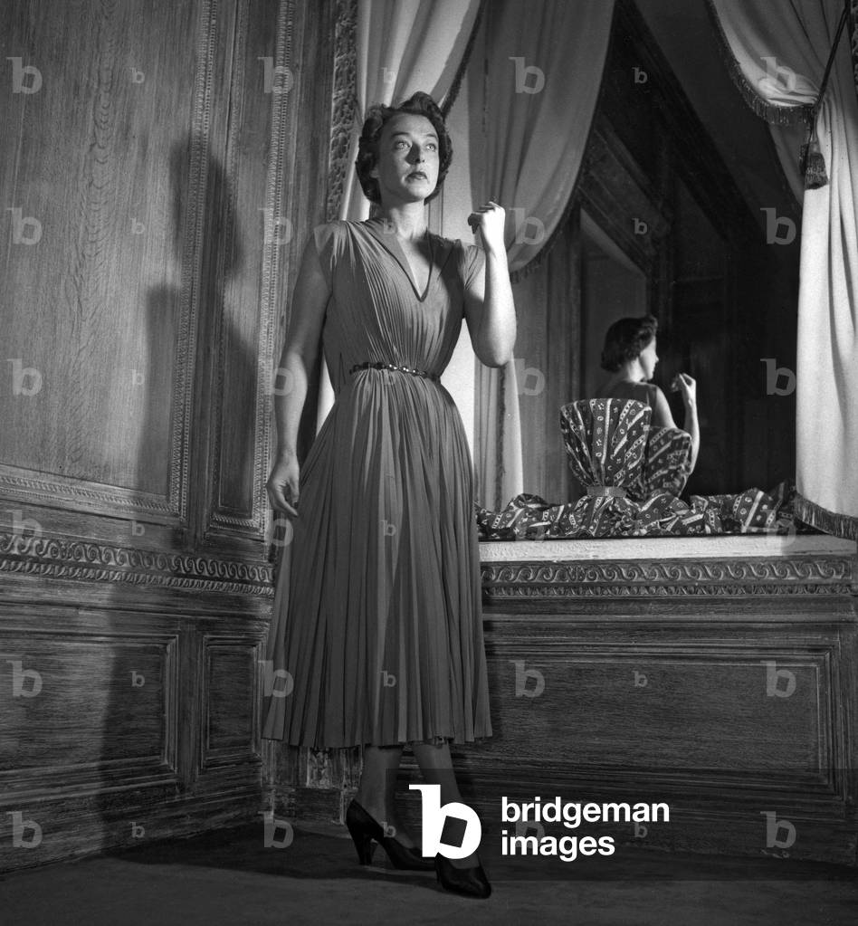 Image de Photographie représentant Présentation de la mode Alex Maguy à Paris 1949, b/w