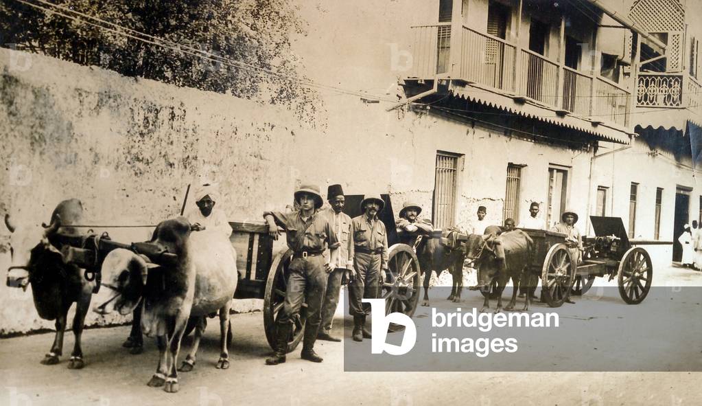 Immagine di Fotografia "'Armi britannici recuperati ancora utili'" 1914 di English Photographer, b/w