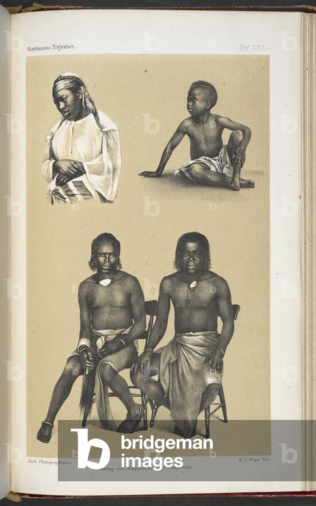 Oben eine Frau und ein kleines Kind. Unten sitzen zwei Erwachsene