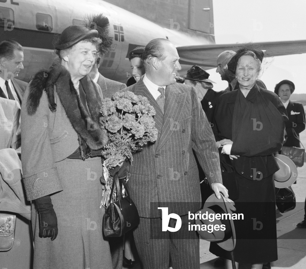 Immagine di Fotografia "Gardermoen 19500604 Eleanor Roosevelt viene a Oslo per svelare la statua di suo marito