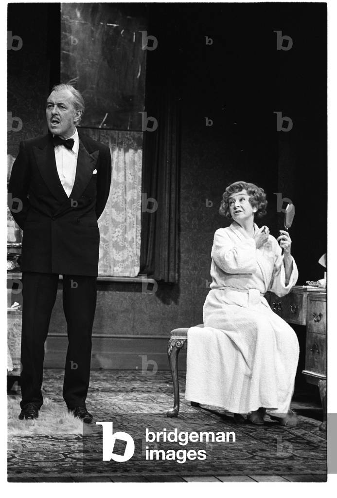 Bild von Fotografie "Schlafzimmer Farce" von John Haynes, b/w