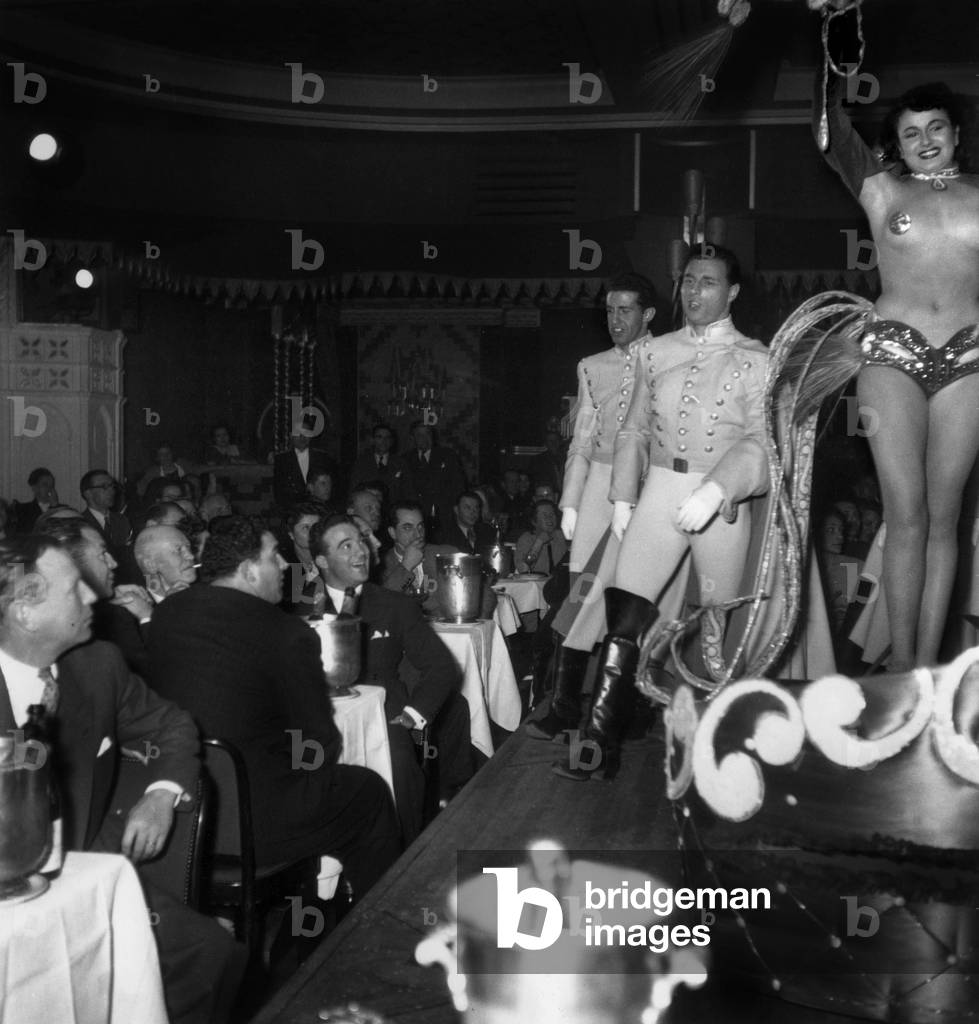 Diner of Sports Champions at The Lido in Paris am 13. Januar 1949: Marcel Cerdan (Auf L Tisch) (s/w Foto)