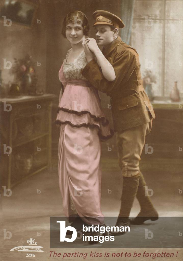 Bild von Fotografie "„Der Abschießkuss darf nicht vergessen werden!“" 1916 von French School, b/w