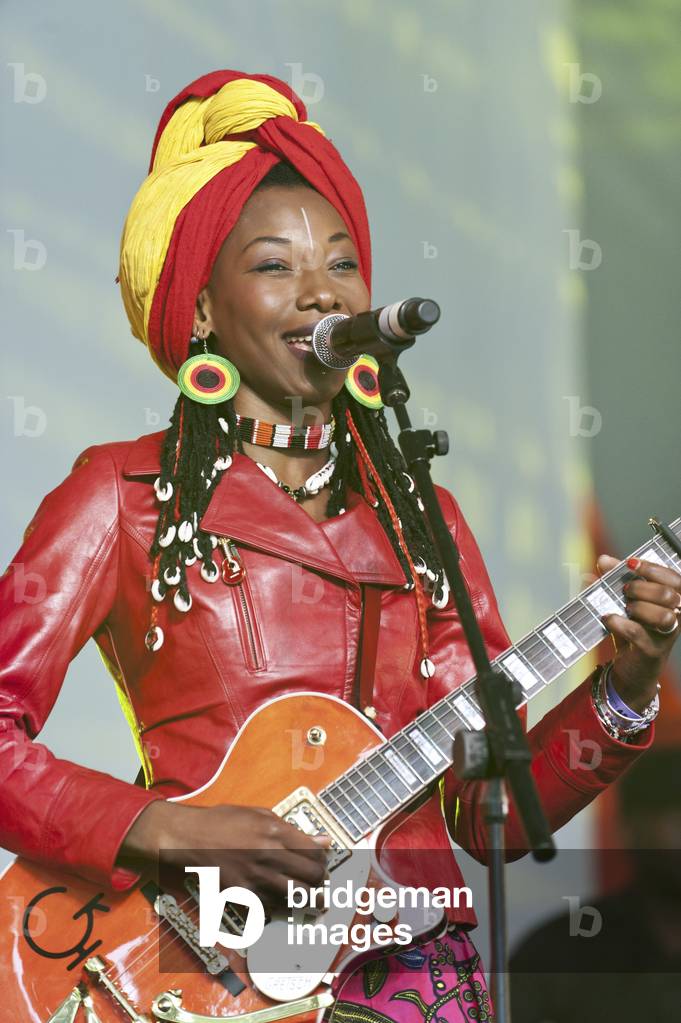Immagine di Fotografia "Fatoumata Diawara (foto)" di Paul Tomlins