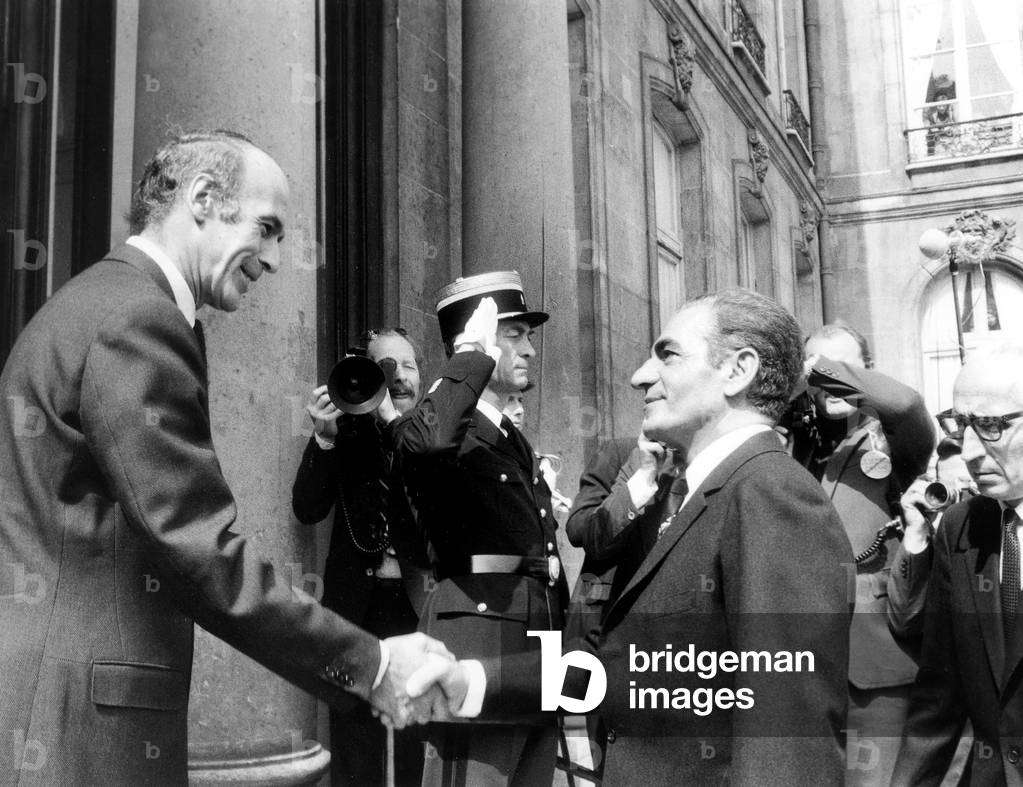 Image de Photographie représentant Le Shah d'Iran Mohamed Reza Pahlavi avec le président français Valéry Gisca