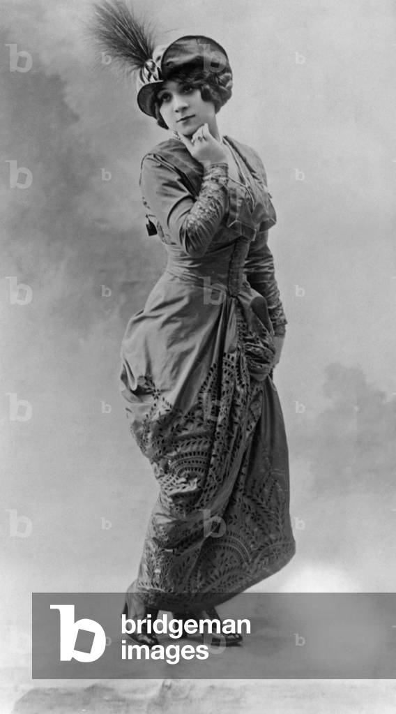 Bild von Fotografie "Damenmode" 1913, b/w
