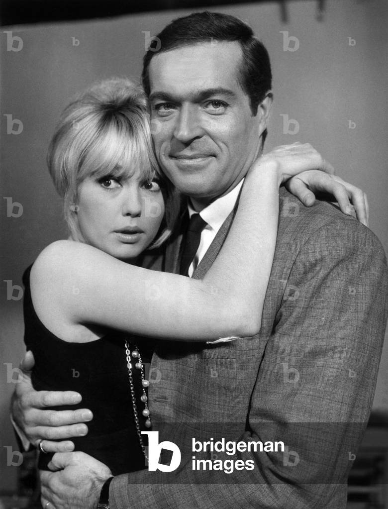 Immagine di Fotografia "Mylene Demongeot e Frederick Stafford sul set di film «Furia A Bahia Pour Oss 117» 15 