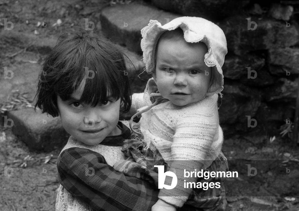 Immagine di Fotografia "Bambini a Chaves aerea in Portogallo nel 1966" di Gerald Bloncourt, b/w