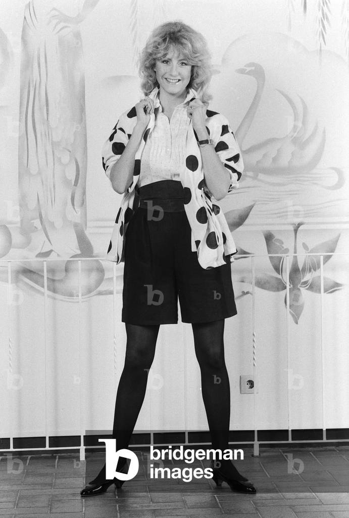 L'attrice tedesca Carolin Ohrner presenta l'ultima moda estiva, la Germania intorno al 1983