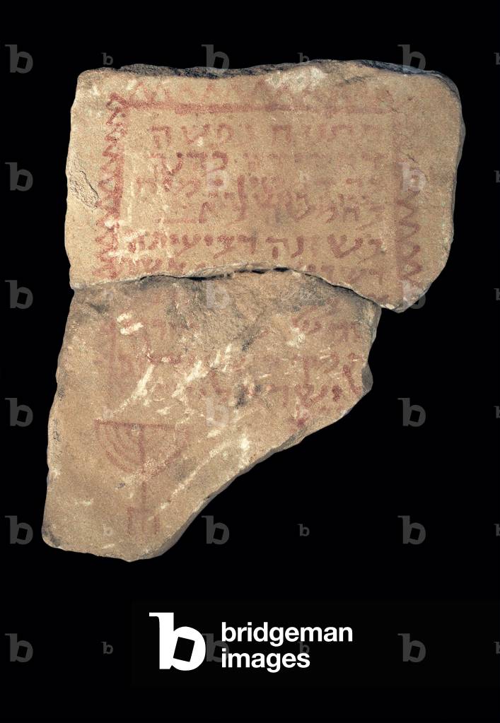 Tombstone di Hasadiah il Sacerdote, Zoar, Mar Morto del Sud, 514 (arenaria e pigmento rosso)