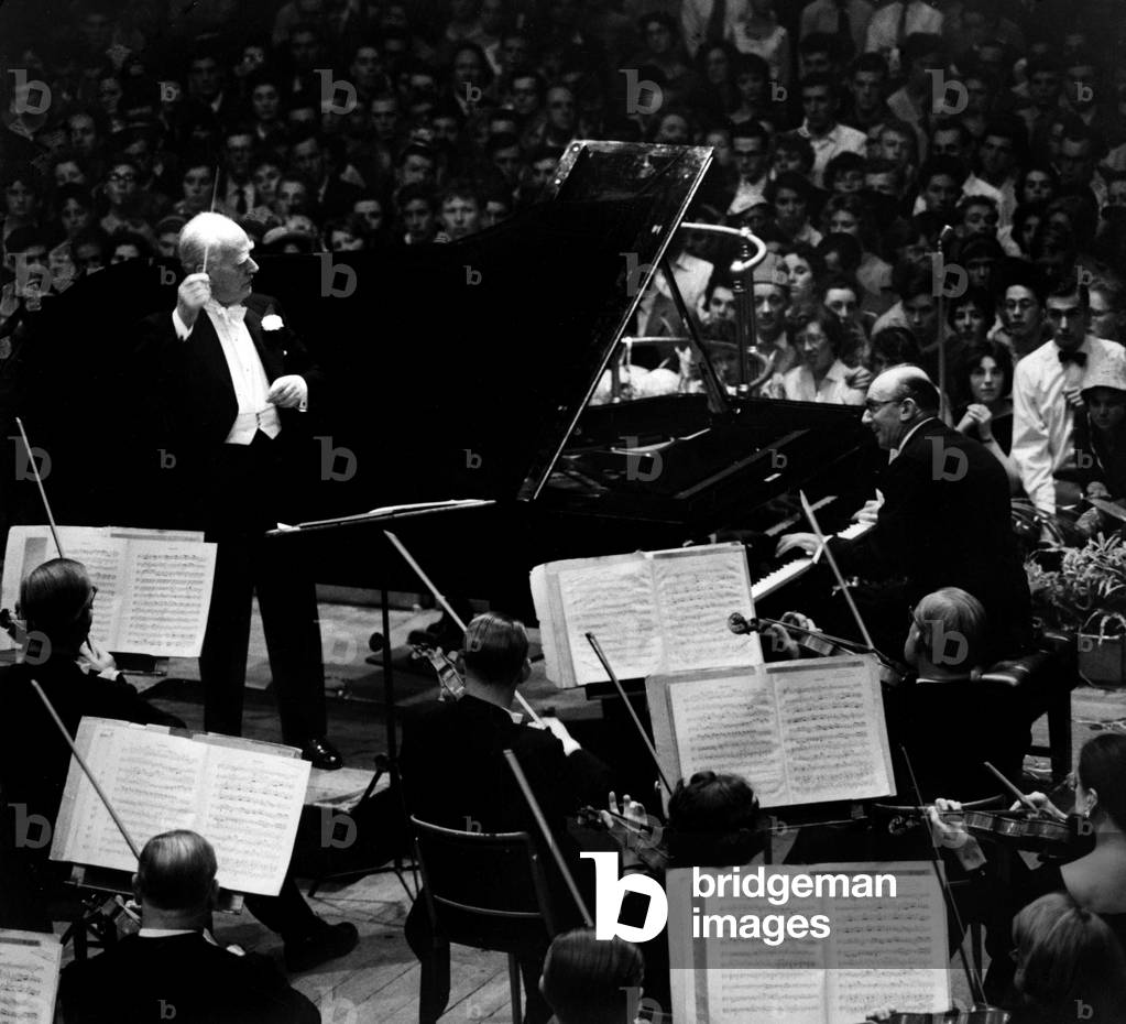 Immagine di Fotografia "Basil Cameron e Clifford Curzon" di Godfrey Macdominic, b/w