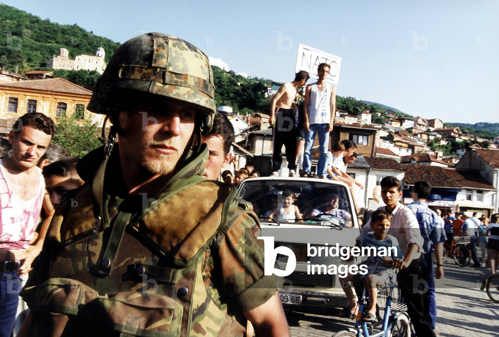 Image of German soldier in Priszren in Kosovo, 1999 (photo)