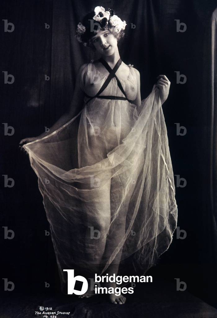 Drapierte Frau, amerikanischer Glamour, um 1912