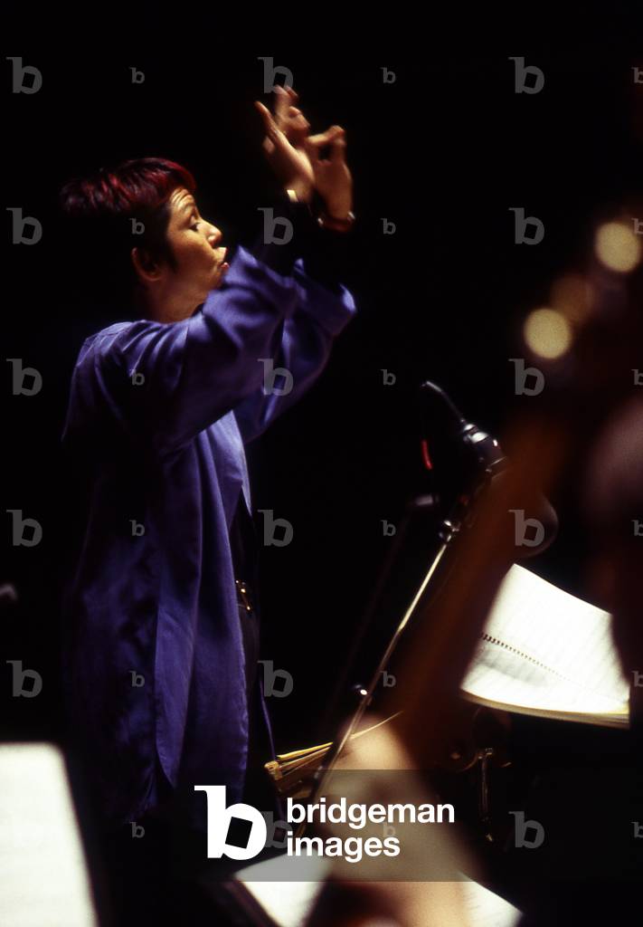 Dominique Ma direction à Paris, France, en 2004. DM : Pianiste, claveciniste et chef d'orchestre français, né 