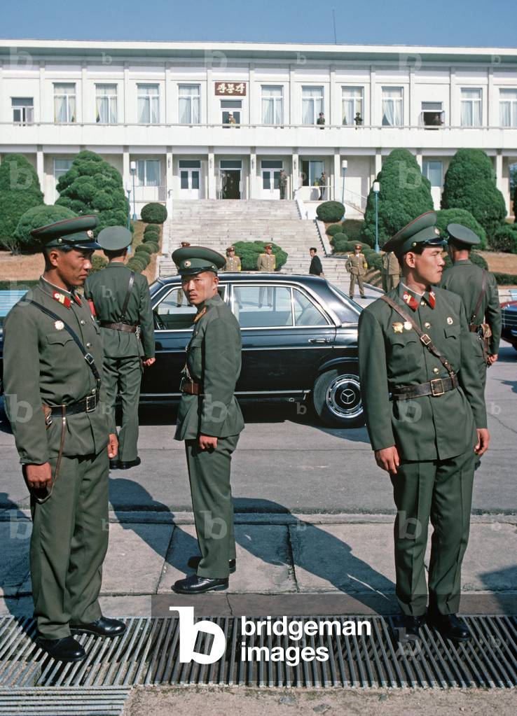 Image of North Koreans soldiers during South and North Korean talks at
