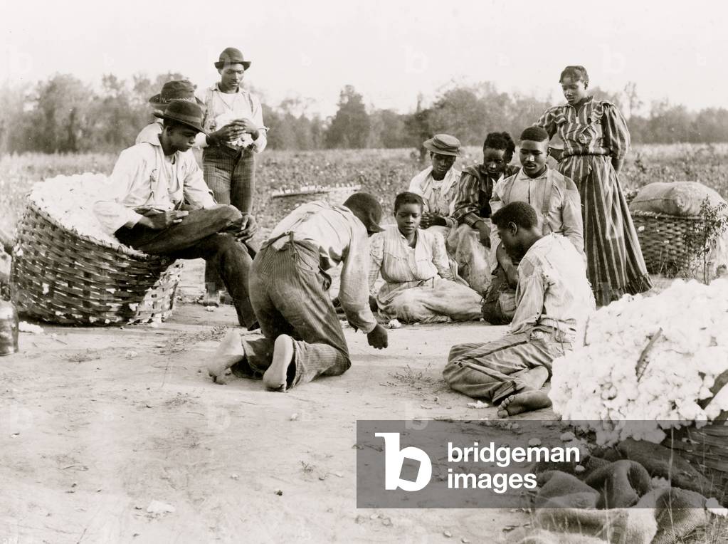 Afrikanische Amerikaner ruhen und schießen Würfel am Rande der Baumwollfeld 1900 (Foto)