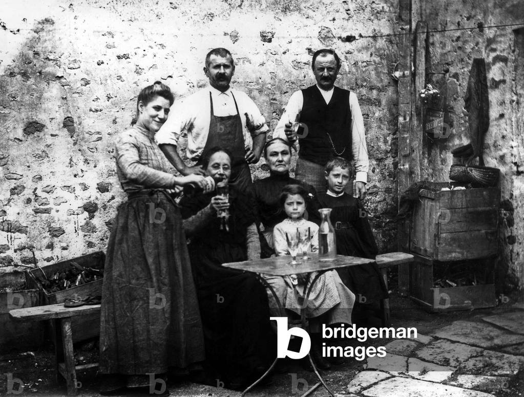 Image of Photography depicting French family before the war of 1914 1918 1914 by Unknown photographer, b/w