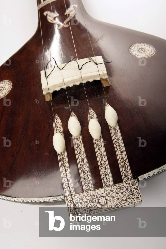 Tanpura - drone instrument