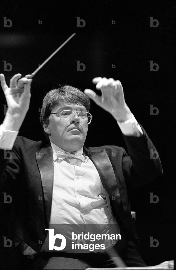 Bild von Fotografie "Jeffrey Tate im Jahr 1990 (s/w Foto)" 1990 von Thierry Martinot