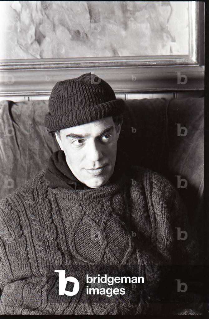 Immagine di Fotografia "Ritratto di Derek Jarman a casa a Dungeness"