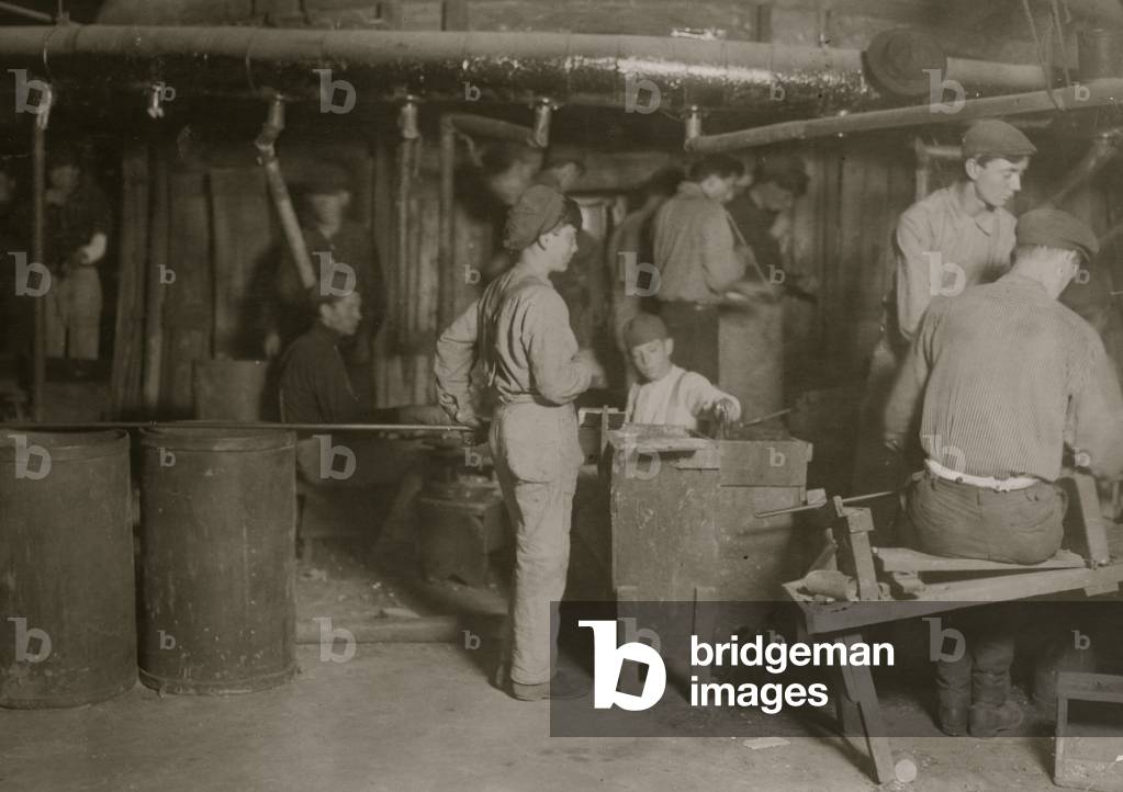 Immagine di Fotografia "Wheaton Glass Works 1909 (foto)", b/w