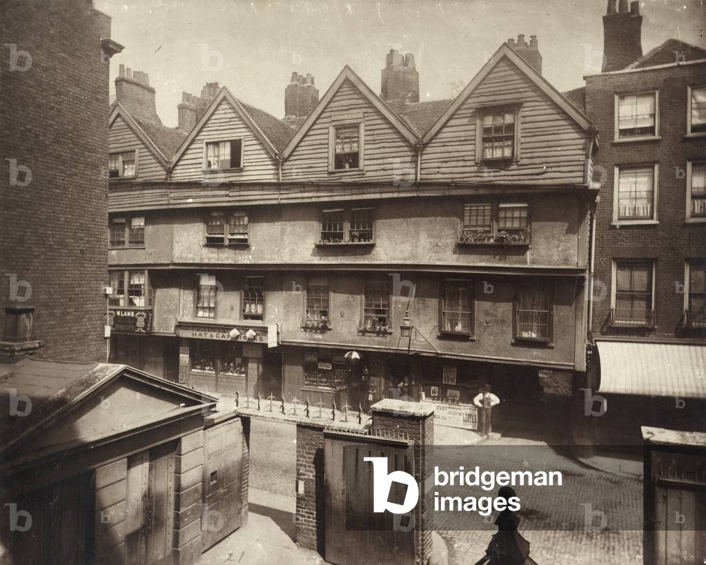 "Vecchie case a Gry's Inn Lane.", b/w