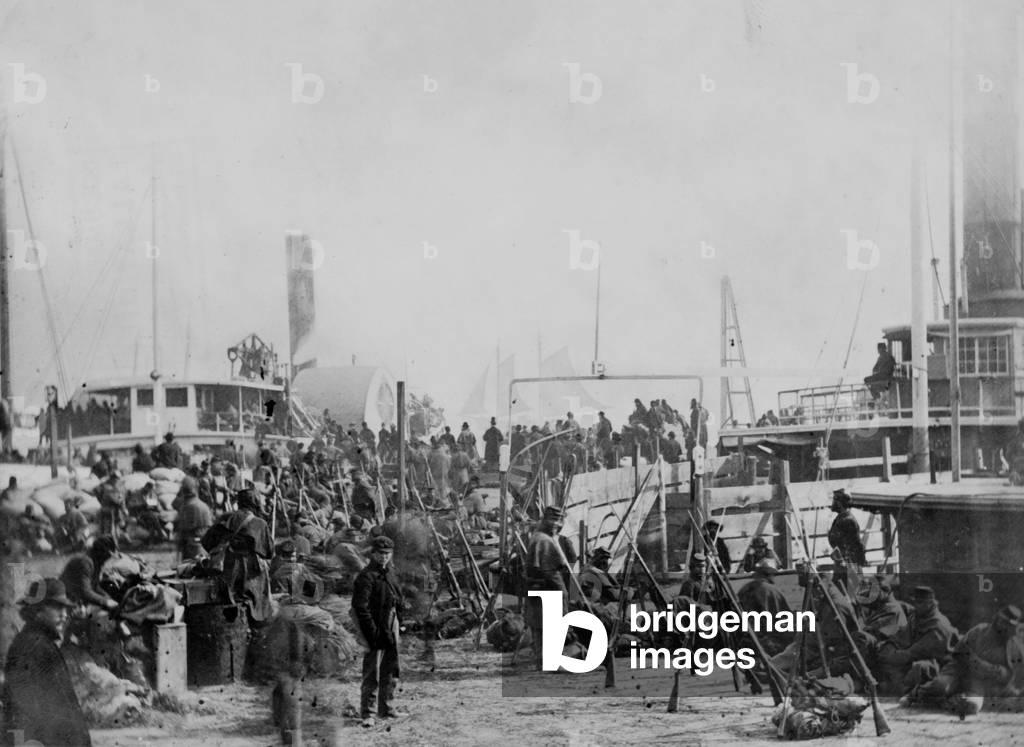 Immagine di Fotografia "Guerra civile americana (1861-1865): i soldati della nave dell'Unione escono da Aquia 