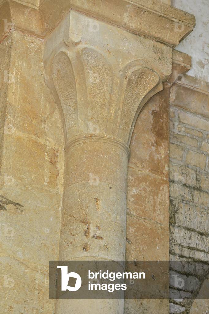 Abbey of Fontenay. Capital inside the church of Fontenay (photography)