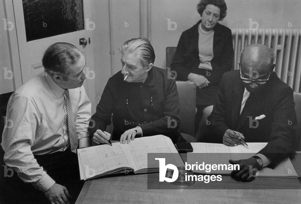 Immagine di Fotografia "John Barbirolli con Martin" di Godfrey Macdominic