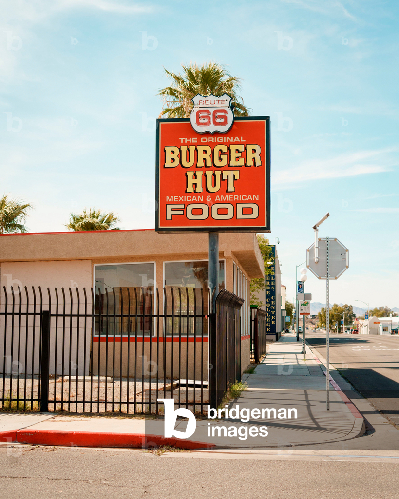 Immagine di Fotografia "Burger Hut" 2025 di Jon Bilous