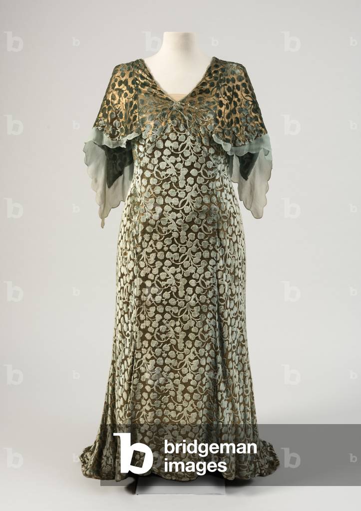 Abito di design con foglia di edera indossato dalla regina Maria al matrimonio della principessa Elisabetta e 