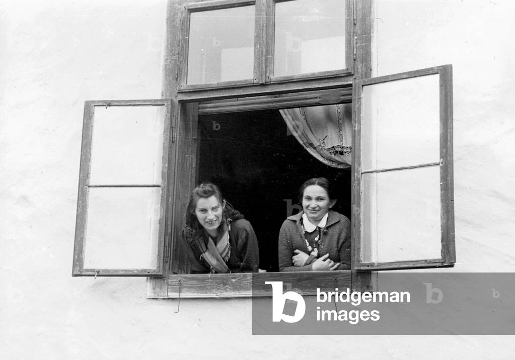 Image of Photography depicting Jewish women in Hungary 1941, b/w