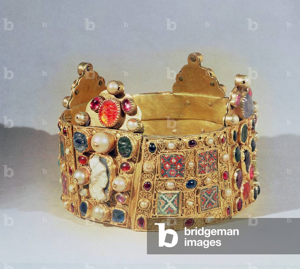 "La Corona di Hildesheim (oro e pietre preziose)" di German School