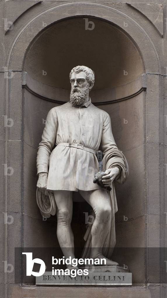 Statue of Benvenuto Cellini (1500-1571), sculptor, goldbearer, founder, designer of the Italian Renaissance, having as their mecenes, Francois 1st and Cosimo 1st of Tuscany, Sculpture by Ulisse Cambi (1807-1895), installed in the Piazzale des Uffizi (piazzale degli Uffizi) in Florence. Photography, KIM Youngtae, Florence, Tuscany, Italy.