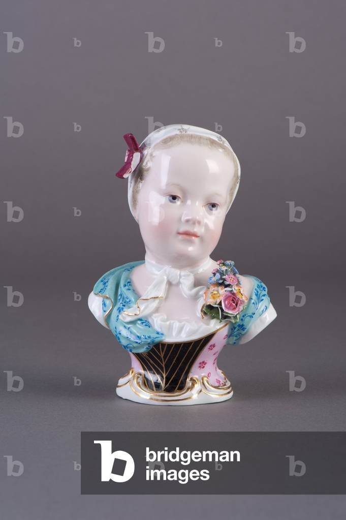 Bust of a girl in a white dress (porcelain)